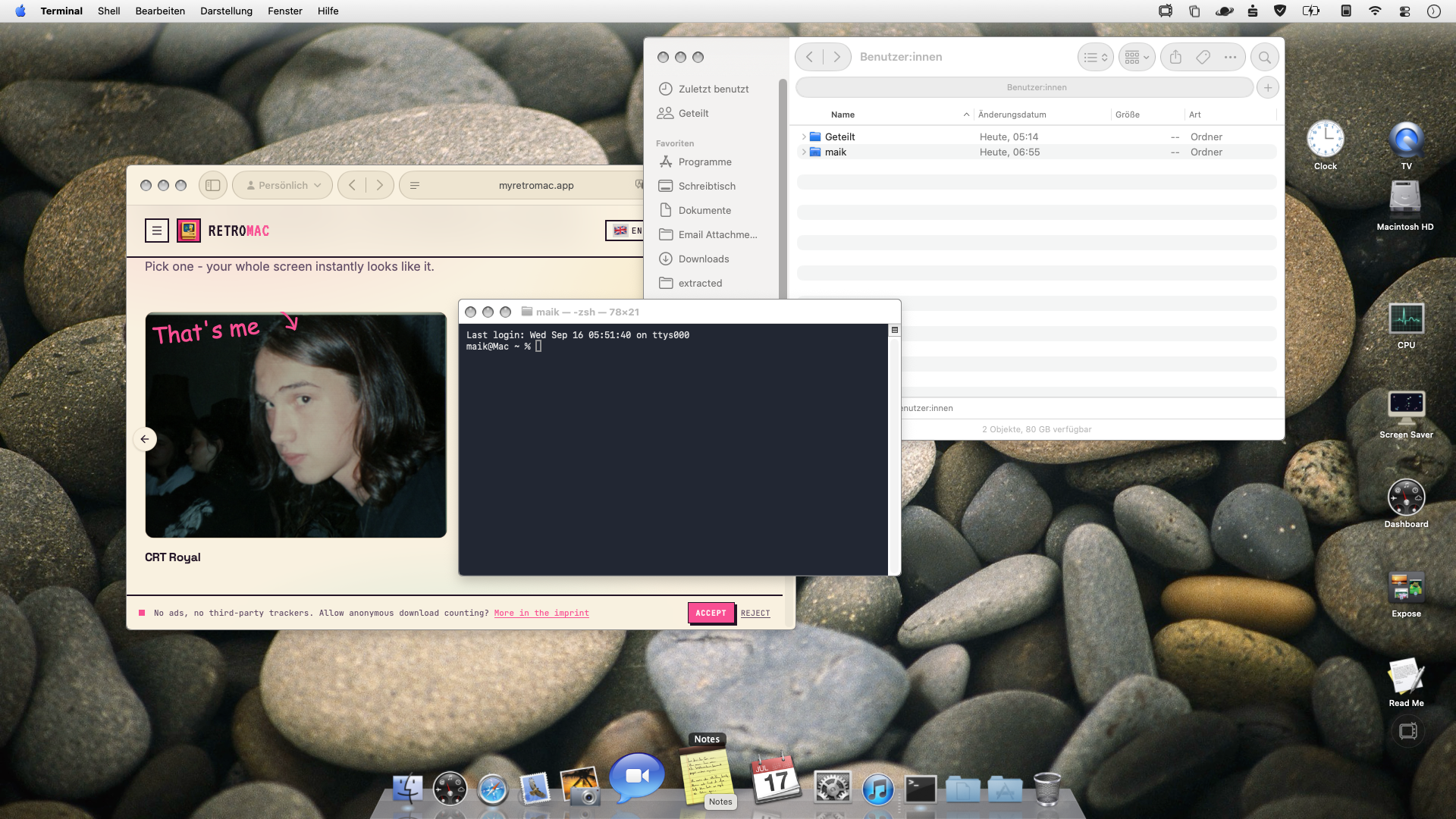 Komplett umgebauter Snow-Leopard-Desktop mit authentischer Menüleiste, Titelleisten, Fenstern und Dock